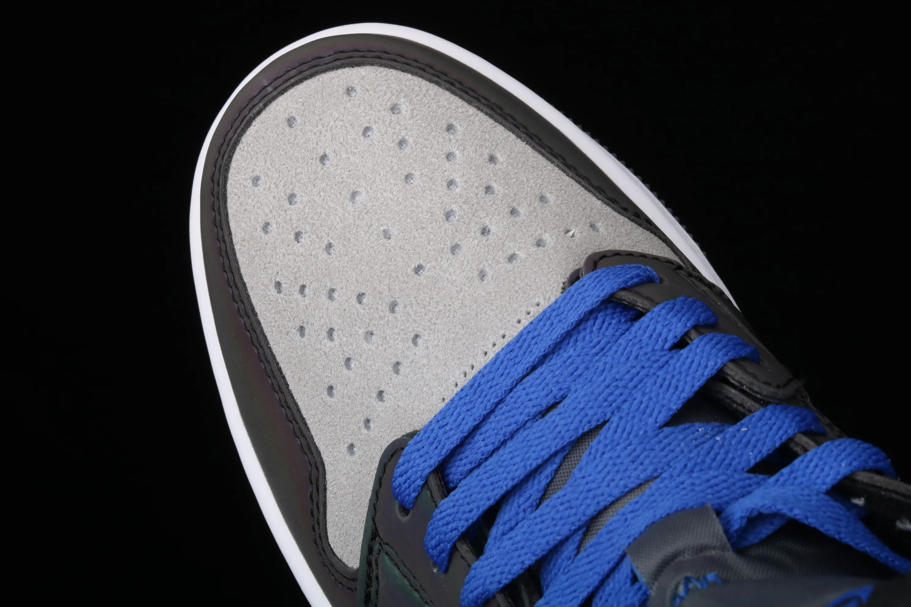 All Categories Air Jordan Jordan Series Basketball Shoes Air Jordan 1 High LPL x Air Jordan 1 Zoom Comfort "Iridescent" AJ1 Joe 1 Joint League of Legends Theme Basketball Shoes DD1453-001
